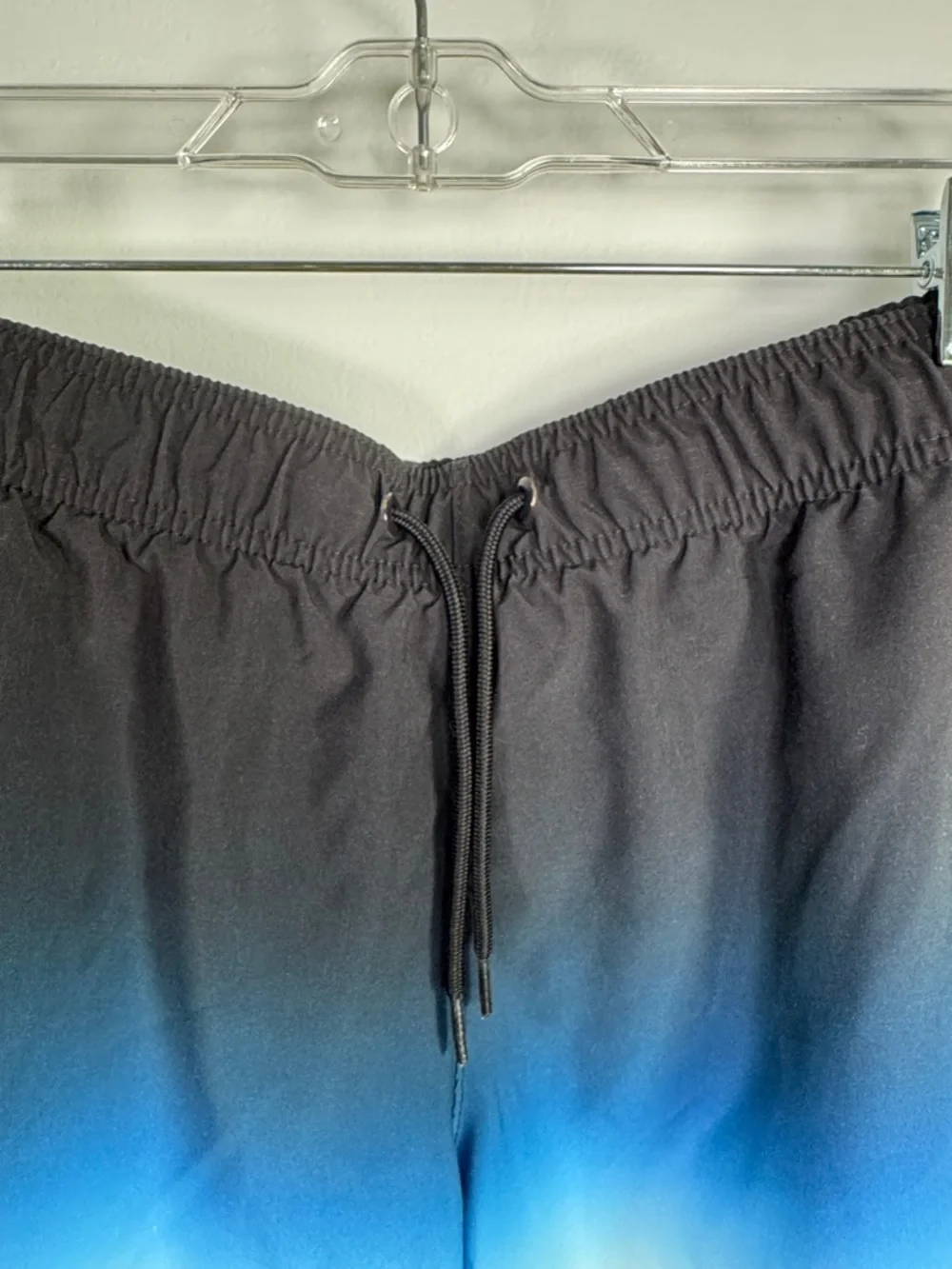 Hollister Men’s Medium Swim Trunks Ombré Blue Black White Mid-Thigh Board Shorts